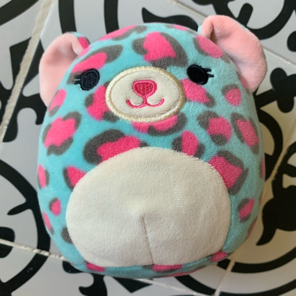 Squishmallow Chelsea The Cheetah Super Soft Plush Spotted Kitty Cat Stuffed Toy - Picture 1 of 2